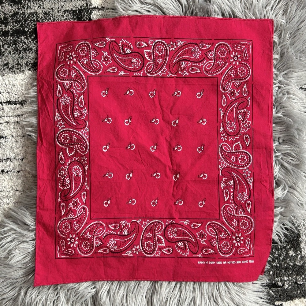 FAST COLOR 20"x21"‎ Red Paisley 100% Cotton Bandana